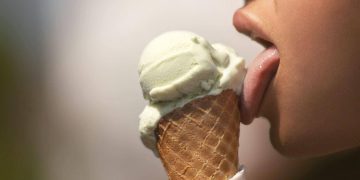 No, el helado no quita la sed y no sustituye una comida