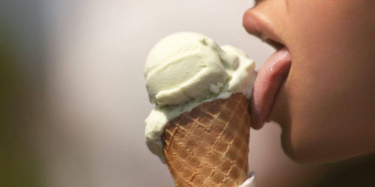 No, el helado no quita la sed y no sustituye una comida