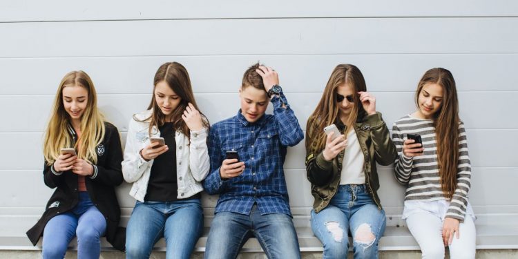 Salud mental en niños y adolescentes: así influyen las redes sociales y videojuegos