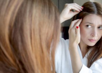 Caída de pelo: lo que recomiendan los dermatólogos para prevenirla y tratarla