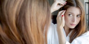 Caída de pelo: lo que recomiendan los dermatólogos para prevenirla y tratarla