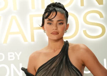 Kylie Jenner presume de cintura con un mini corsé
