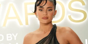 Kylie Jenner presume de cintura con un mini corsé