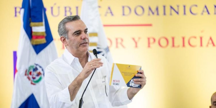 Presidente Abinader: “Gobierno y la Policía enfrentarán la delincuencia en cualquier terreno”
