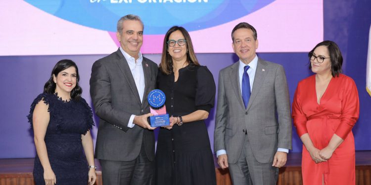 Presidente Abinader encabeza “Encuentro Nacional de Mujeres en Exportación
