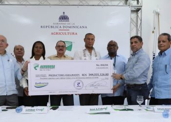 Agricultura continúa entregando indemnización a productores afectados por Fiona