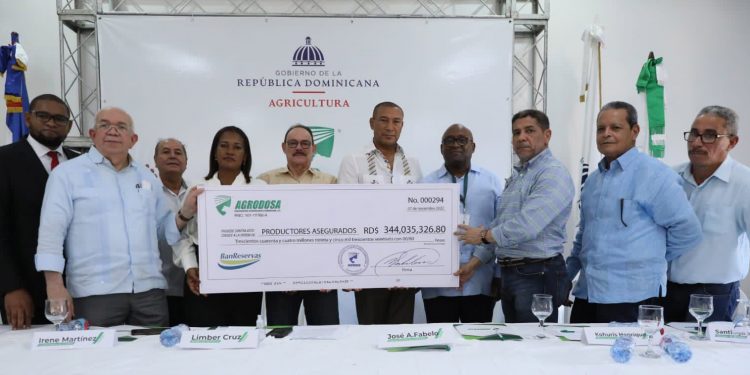 Agricultura continúa entregando indemnización a productores afectados por Fiona