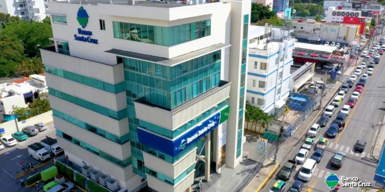 Banco Santa Cruz realiza capacitaciones sobre prevención de lavado de activos
