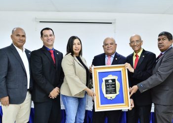 CODIA regional norte reconoce expresidente ingeniero Roberto Durán
