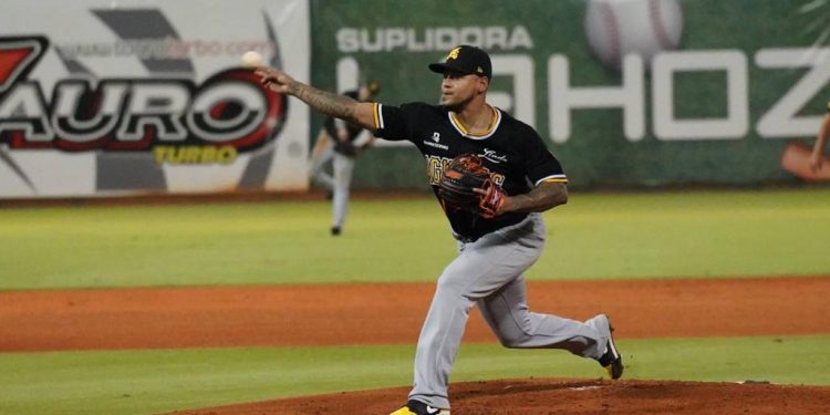 Martínez lanza primores y Águilas ganan serie a Toros
