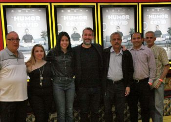Carlos Sánchez estrena en Santiago documental “El humor en los tiempos del COVID”