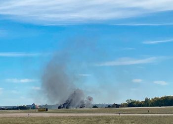 Dos aviones colisionan en el aire durante una exhibición en EE.UU. (VIDEOS)