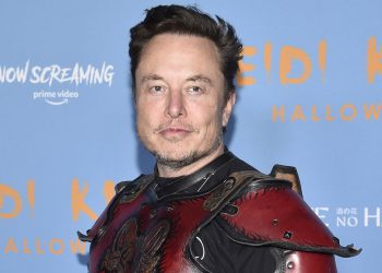 Elon Musk acusa a AP de difundir ‘fake news’ sobre los misiles que impactaron en Polonia