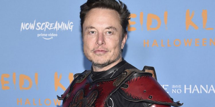 Elon Musk acusa a AP de difundir ‘fake news’ sobre los misiles que impactaron en Polonia