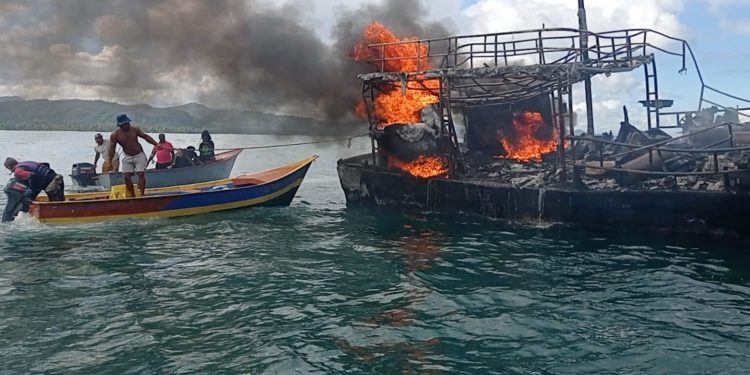 Explosión en embarcación en Río San Juan deja varios heridos