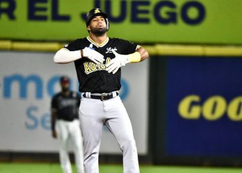 Águilas siguen volando alto y derrotan Leones 5-3