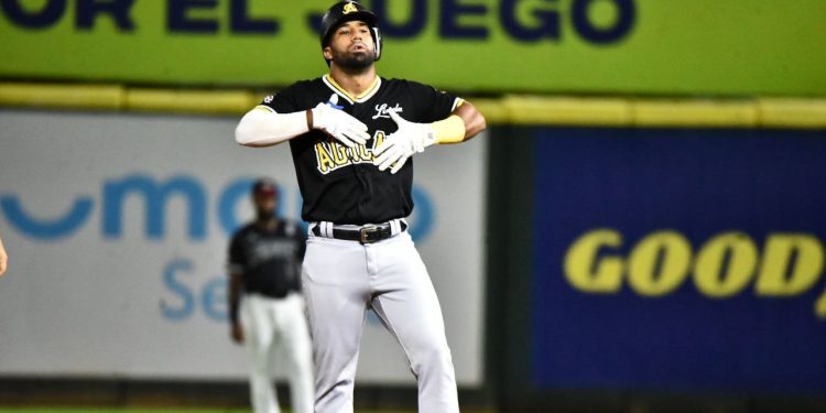 Águilas siguen volando alto y derrotan Leones 5-3
