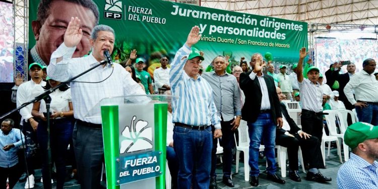Expresidente del PLD en SFM y el ex alcalde de Cenoví se juramentan en la FP