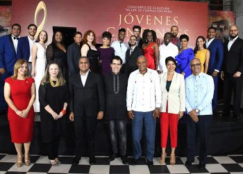 Fundación Sinfonía realiza concierto de clausura del Taller para Jóvenes Cantantes y puesta en circulación de sello postal