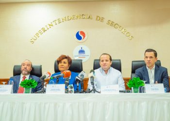 Gobierno anuncia ayuda de hasta RD$100 mil a propietarios vehículos afectados por inundaciones