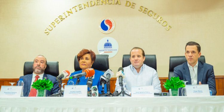 Gobierno anuncia ayuda de hasta RD$100 mil a propietarios vehículos afectados por inundaciones