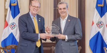 Gobierno junto a Hábitat Dominicana y FICEM sustituirán 10 mil pisos de tierra por concreto en todo el país