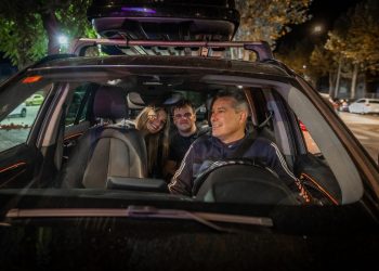 Ir a buscar a tu hijo a la disco a las 6 de la mañana: ¿seguridad o sobreprotección?