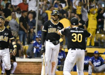 Encarnación encantó con jonrón para Águilas vencer Licey