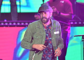 Juan Luís Guerra conquista a Chile tras posponer su primer concierto