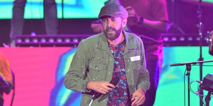 Juan Luís Guerra conquista a Chile tras posponer su primer concierto