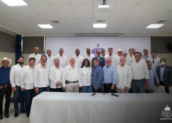 Ministro Limber Cruz juramenta nuevo presidente del Patronato Ganadero
