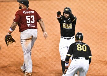 Águilas vencen Gigantes 5-3 y siguen firmes en cima