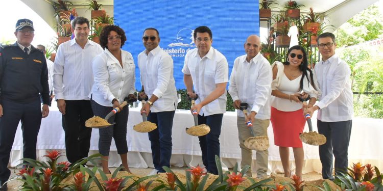MITUR inicia reconstrucción vía de acceso a la Playa Macao, en Verón, Punta Cana