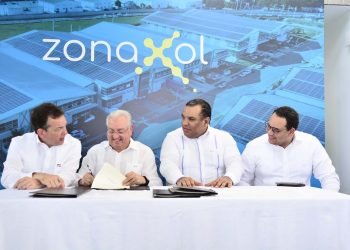 Ministro de Industria y Comercio encabeza firma concesión para proyecto ZonaXol