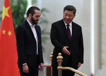 Xi Jinping analiza comprar toda la deuda externa de El Salvador