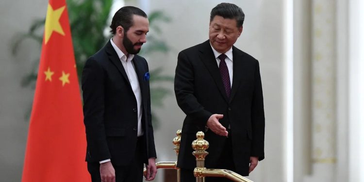 Xi Jinping analiza comprar toda la deuda externa de El Salvador