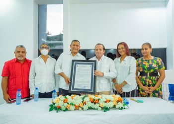 Ministro Paliza es declarado “Hijo Adoptivo” en Santa Bárbara de Samana