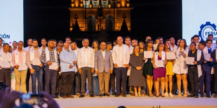 Ulises Rodríguez afirma fortalecer desarrollo industrial es objetivo fundamental del país