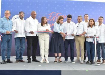 Raquel Peña y Wellington Arnaud inaugura planta de aguas residuales en Castillo, provincia Duarte