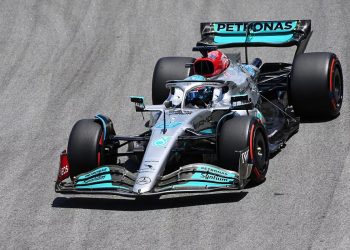 Russell y Sainz tumban a Verstappen y el fuego amigo, a Alonso