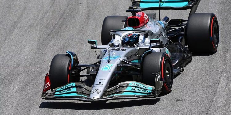 Russell y Sainz tumban a Verstappen y el fuego amigo, a Alonso