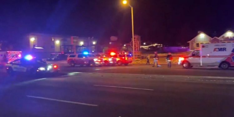 Al menos 5 muertos y 18 heridos en un tiroteo masivo en un club gay en Colorado Springs