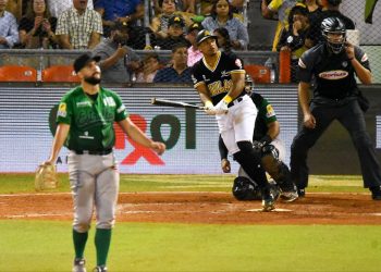 En fiesta de jonrones, Águilas derrotan Estrellas 12-7
