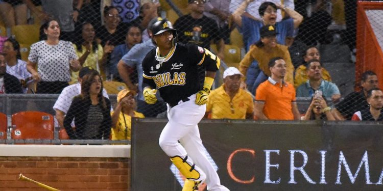 Céspedes regresa con 2 jonrones y Águilas vuelan más alto