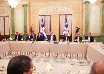 Presidente ofrece almuerzo a miembros del Episcopado Dominicano