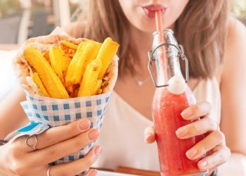 Los cinco alimentos que más inflaman tu cuerpo según la Universidad de Harvard