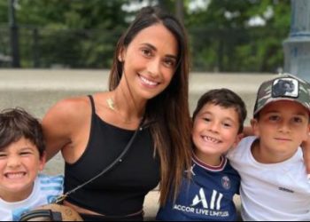 Las fotos de Antonela Roccuzzo disfrutando las arenas desérticas de Qatar