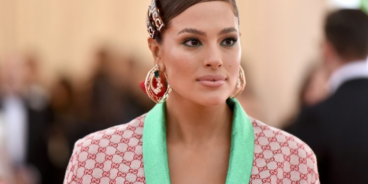 Ashley Graham enseña la realidad de su pelo meses después de haber dado a luz