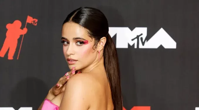 Camila Cabello y su actuación navideña más viral