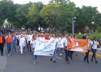 Realizan caminata por el día internacional de la no violencia contra la mujer